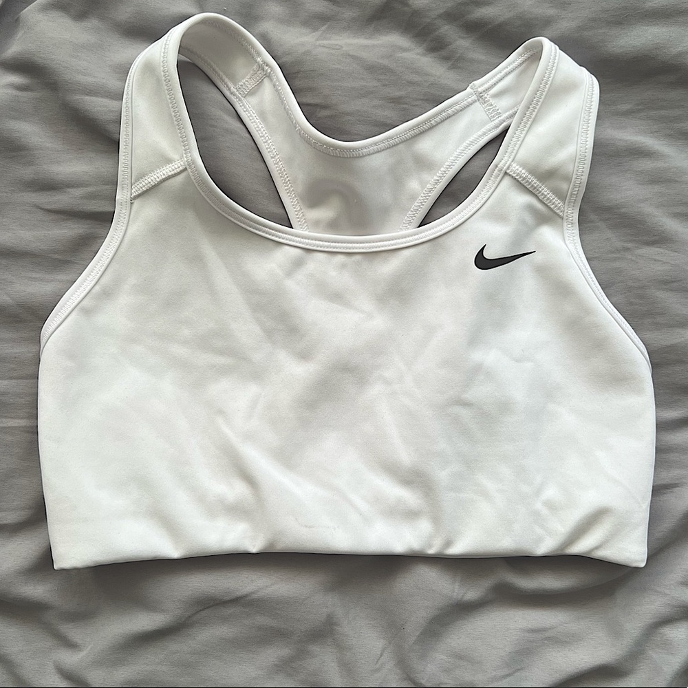 🌟NWOT 🌟large White Nike Dri-FIT Swoosh Women's MED-Support Sports Bra
